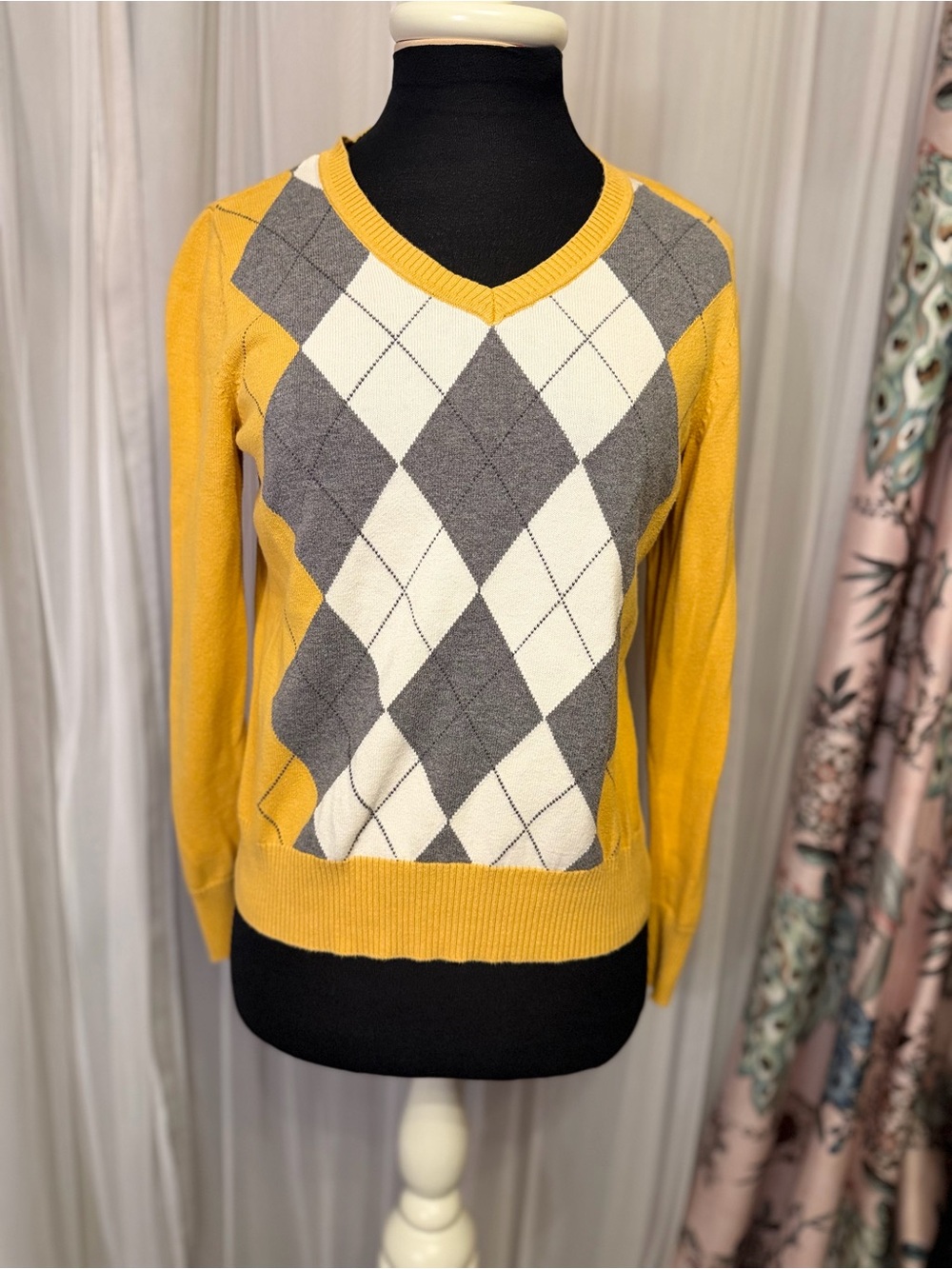 St. John’s Bay Petite Argyle V-Neck Sweater Mustard Gray Ivory Size PS